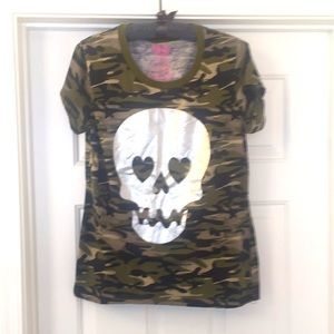 Heart to Heart Camo & Silver Skull Graphic Size XL